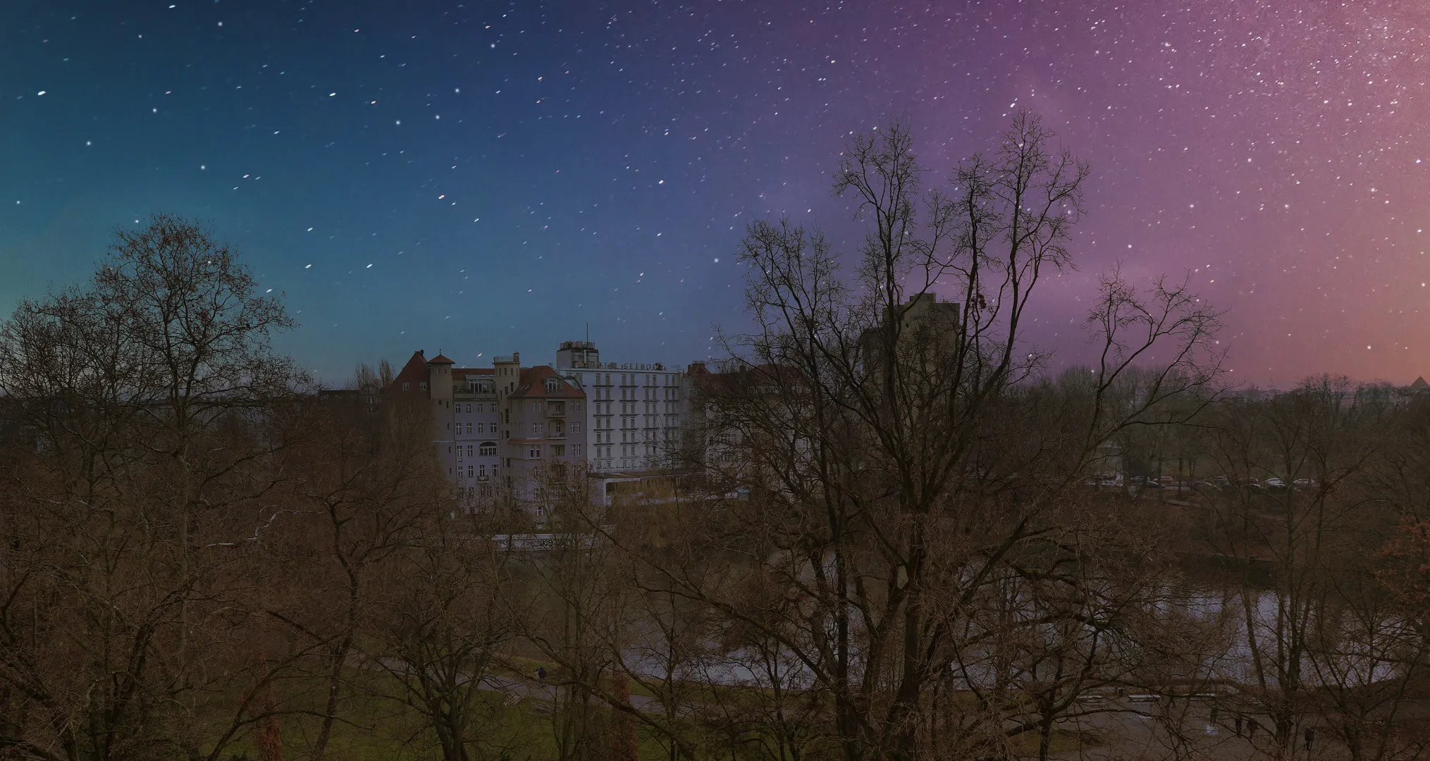 Ausblick auf den Park aus dem Fenster